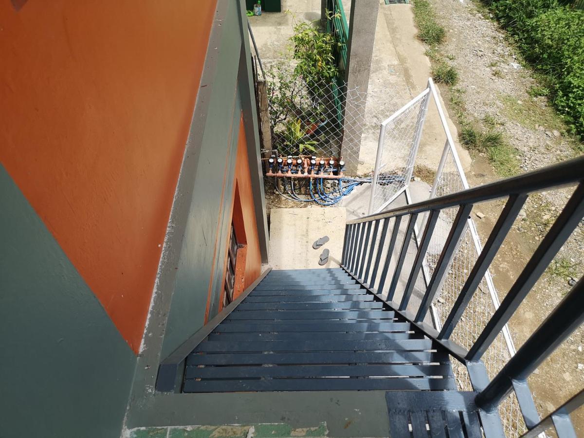 Estrelle Orange House - Backpackers Hub Apartamento Puerto Princesa Exterior foto