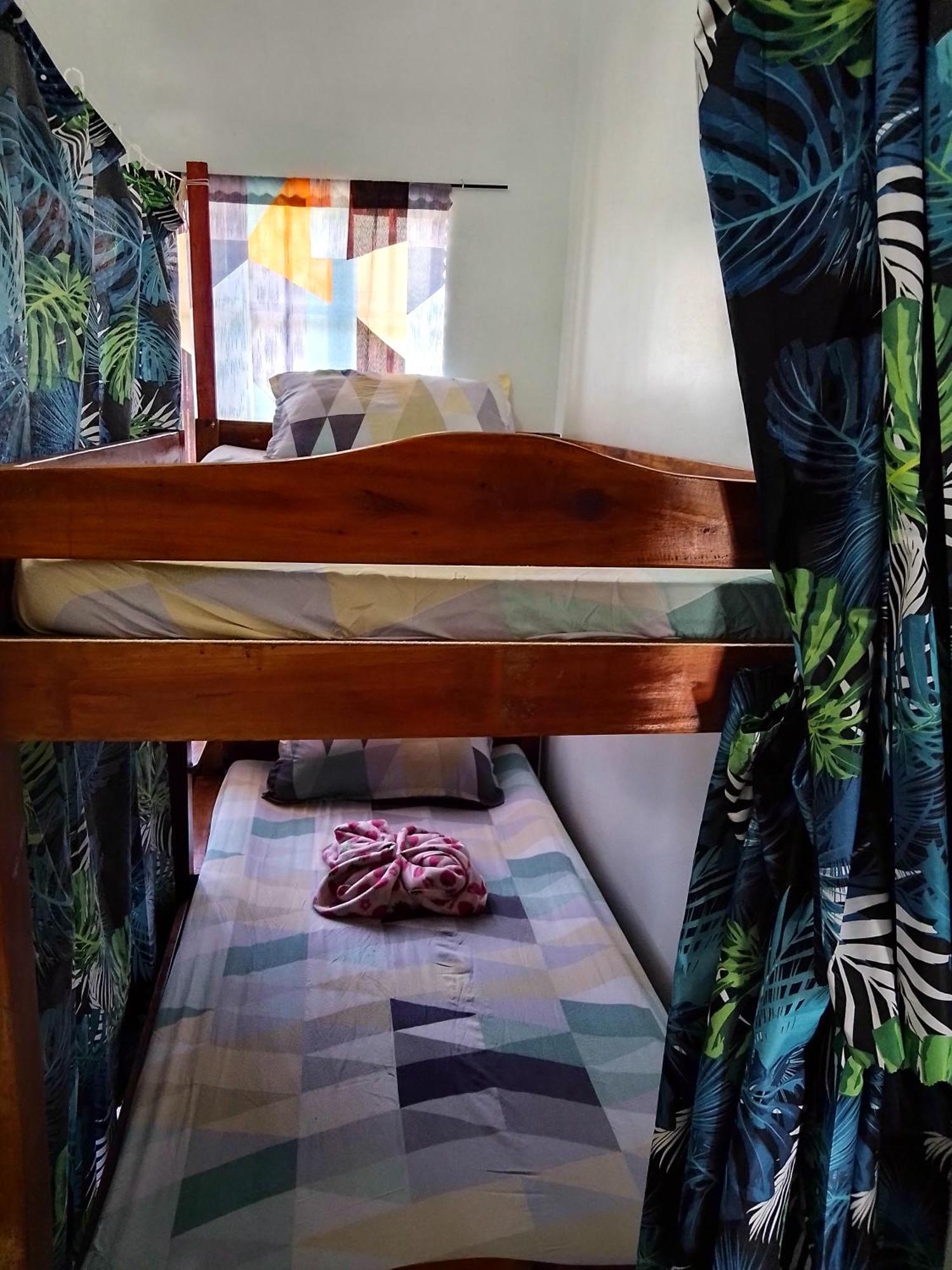 Estrelle Orange House - Backpackers Hub Apartamento Puerto Princesa Exterior foto