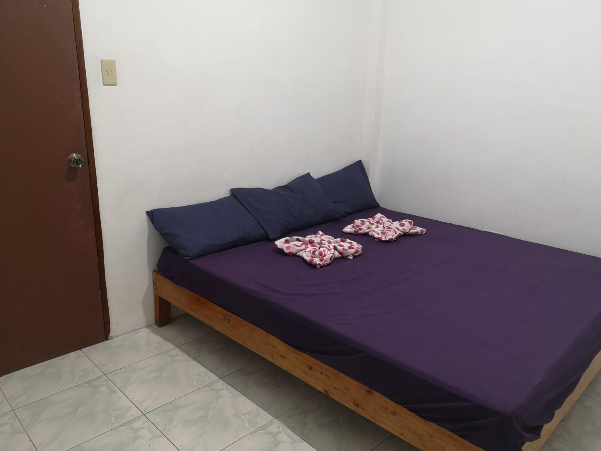 Estrelle Orange House - Backpackers Hub Apartamento Puerto Princesa Exterior foto