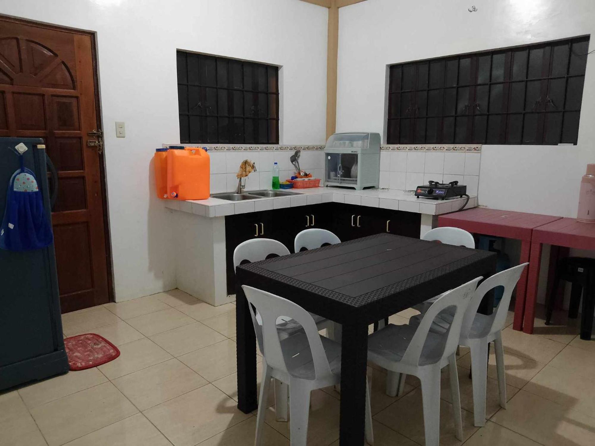 Estrelle Orange House - Backpackers Hub Apartamento Puerto Princesa Exterior foto