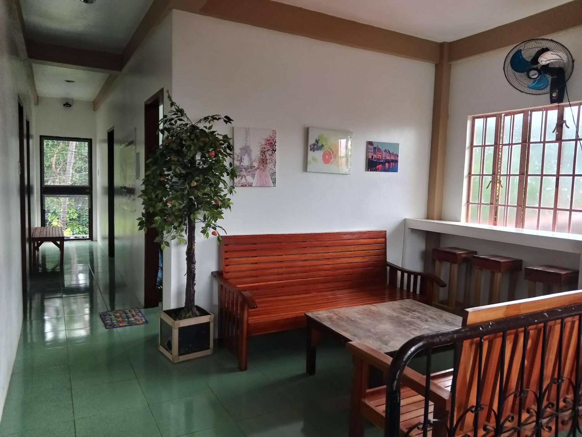 Estrelle Orange House - Backpackers Hub Apartamento Puerto Princesa Exterior foto